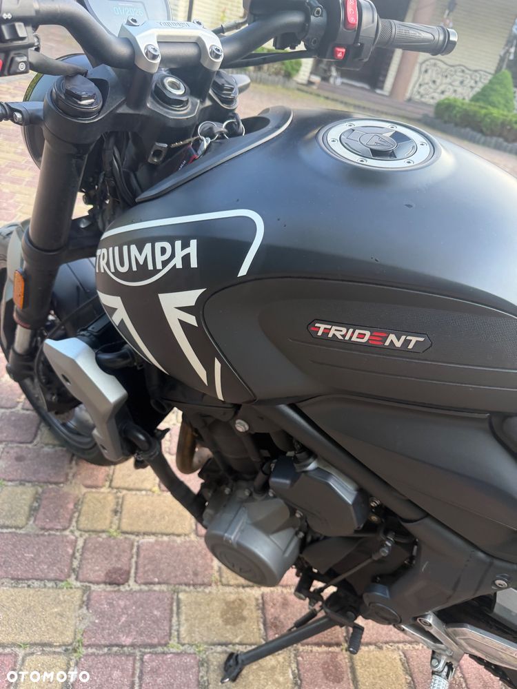 Triumph Trident - 16
