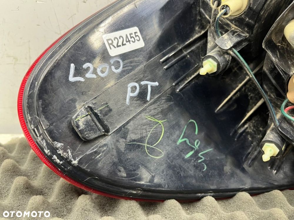 Lampa Mitsubishi L200 KA KB 05-15r. PRAWA tylna w błotnik oryginalna prawy tył EUROPA - 14