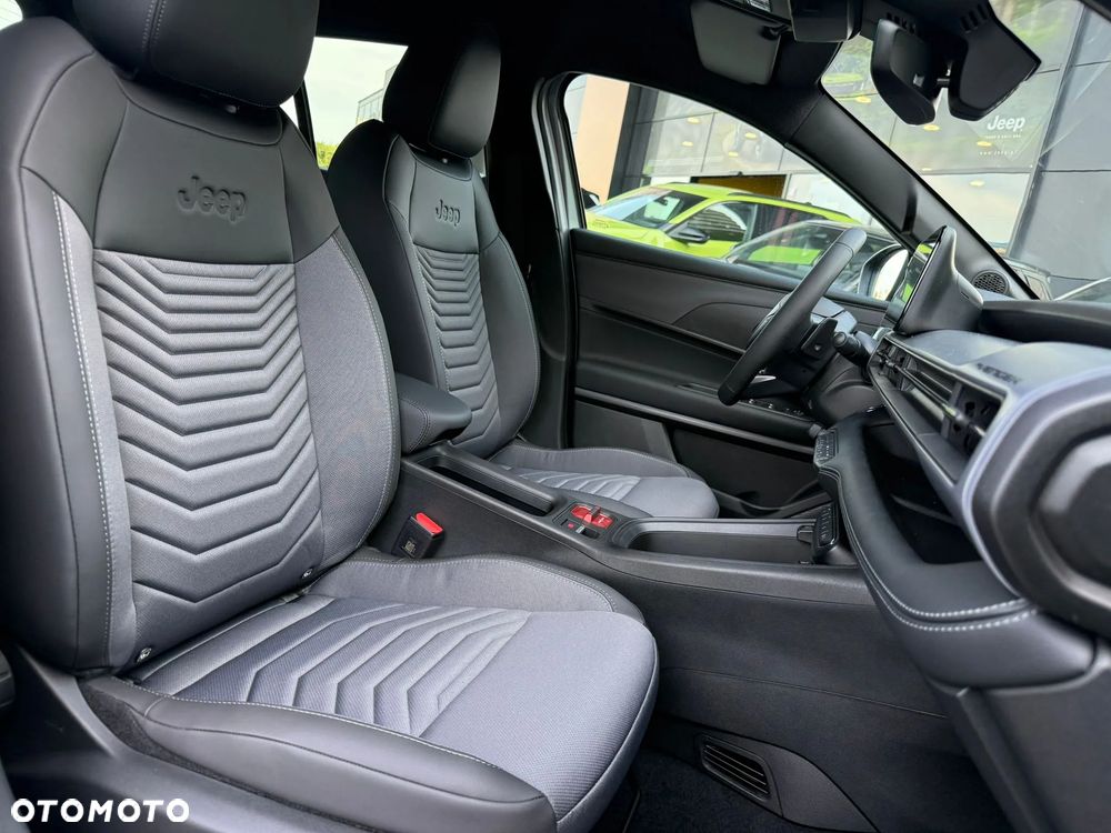 Jeep Avenger 1.2 T3 mHEV Summit FWD eDCT6 - 8