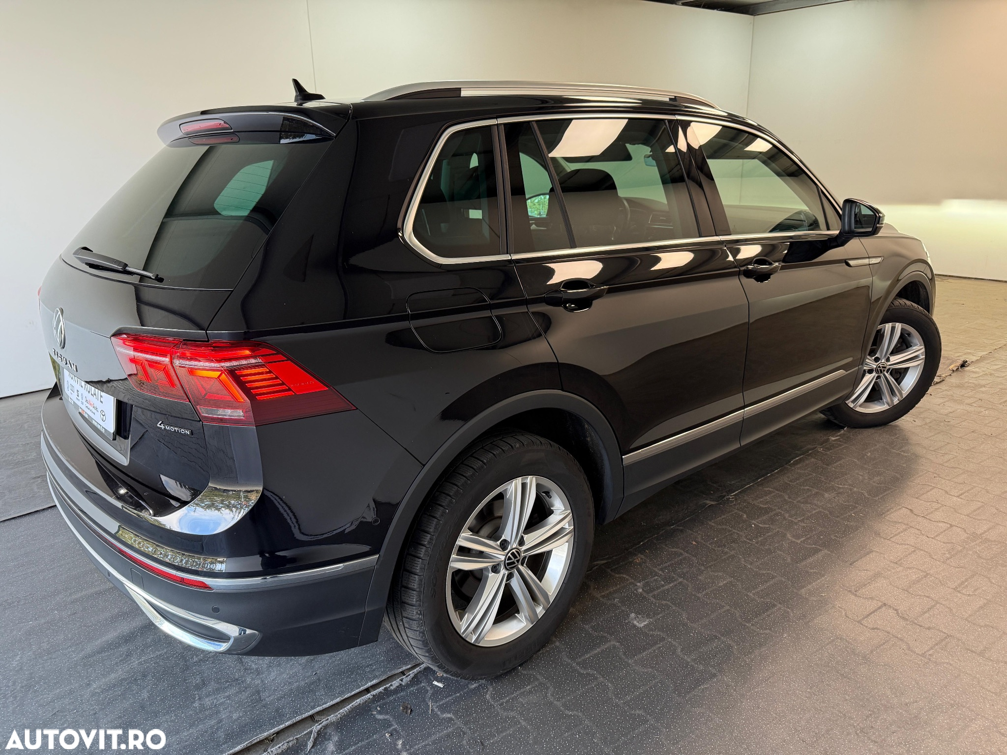 Volkswagen Tiguan 2.0 TDI SCR 4MOTION DSG Elegance - 38