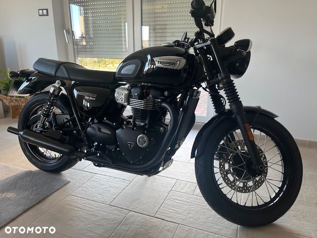 Triumph Bonneville - 1