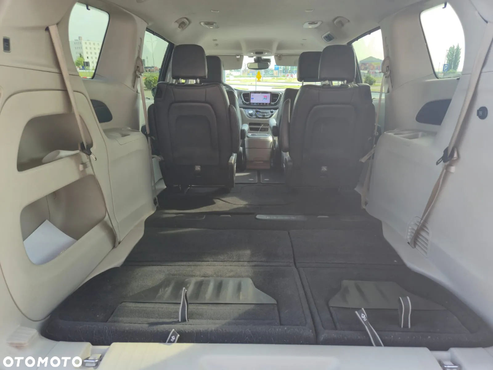 Chrysler Pacifica - 13