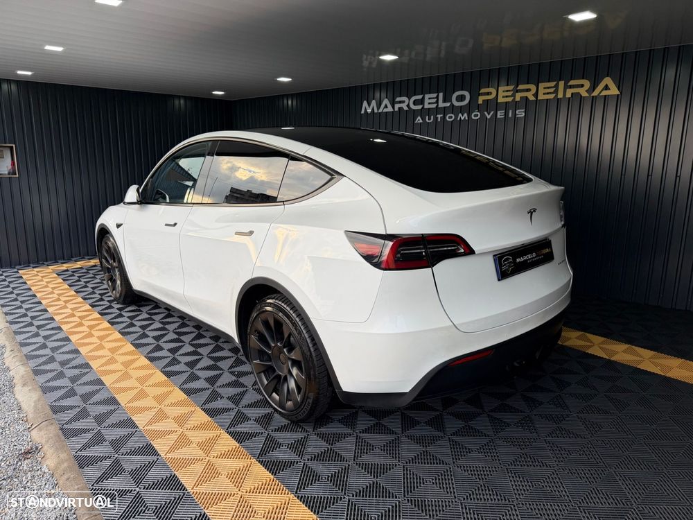 Tesla Model Y - 3