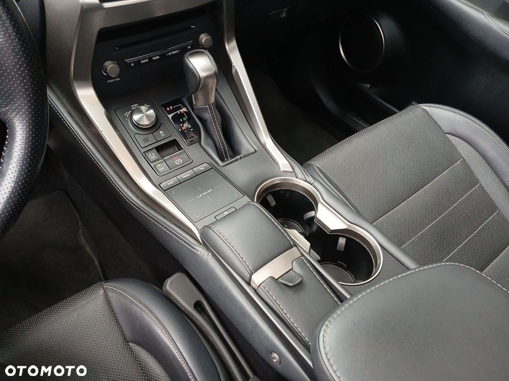 Lexus NX 300 F Sport AWD - 23