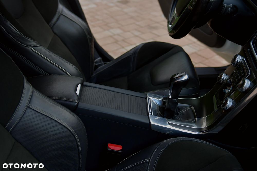 Volvo S60 D3 Drive-E R-Design Momentum - 24