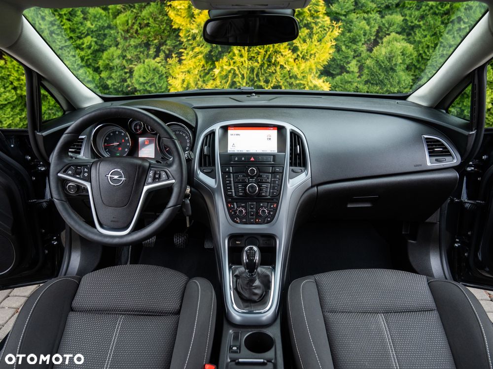 Opel Astra 1.4 Turbo Exklusiv - 29