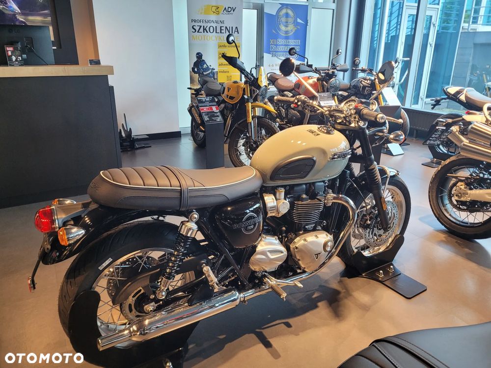 Triumph Bonneville - 4