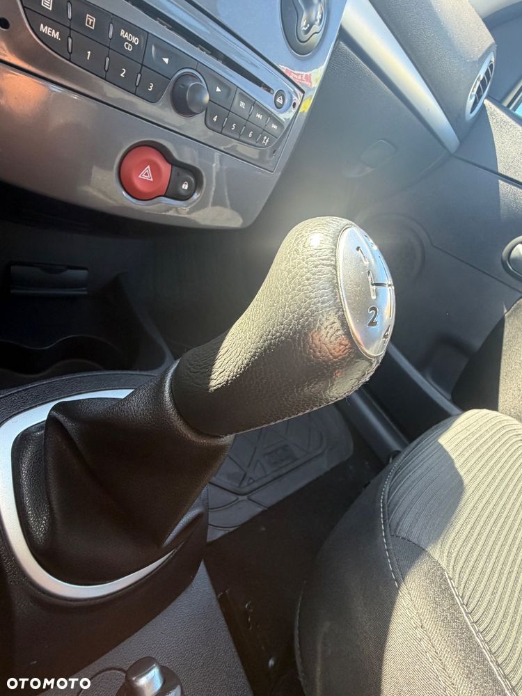 Renault Clio 1.2 16V Business - 19