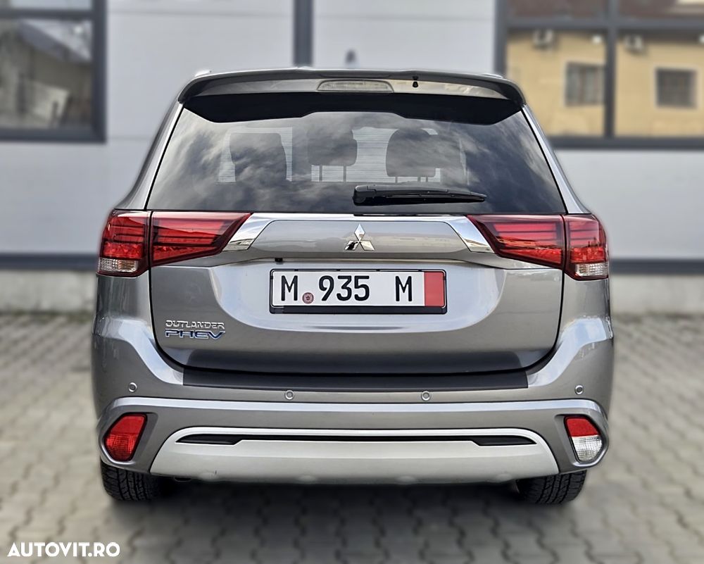 Mitsubishi Outlander - 4