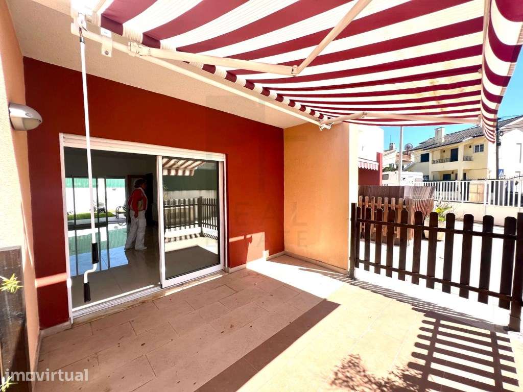 Moradia em Banda T3 | Piscina | Garagem - Grande imagem: 3/27