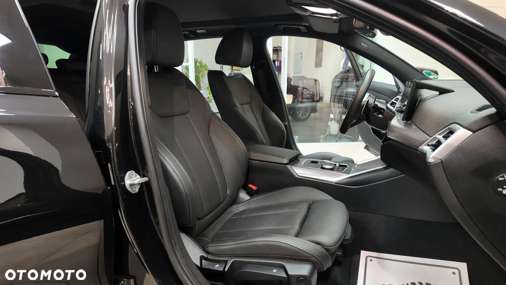 BMW Seria 3 320d xDrive M Sport - 29