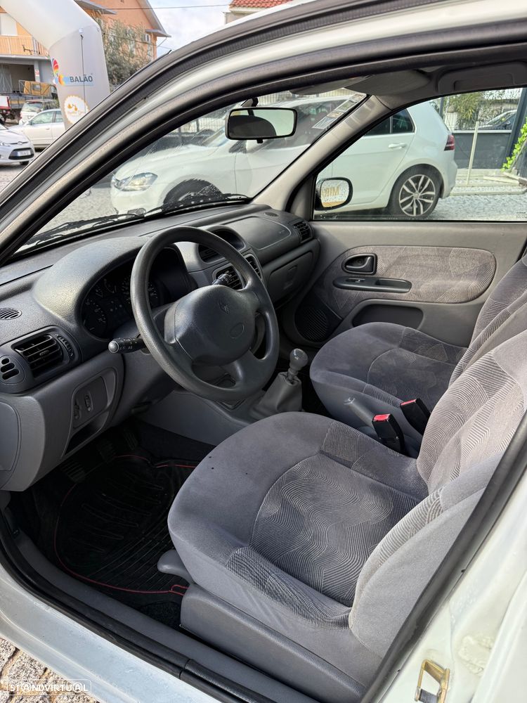 Renault Clio 1.2 RXE - 5