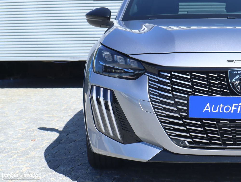 Peugeot e-208 GT - 10