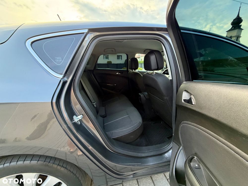 Opel Astra 1.4 Turbo Cosmo - 28