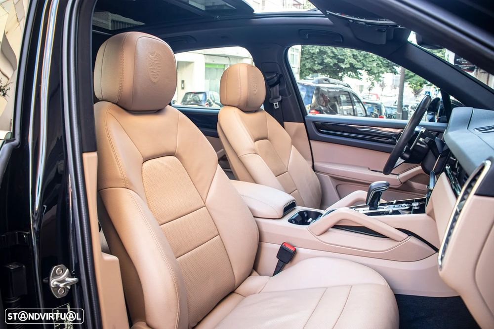 Porsche Cayenne - 24