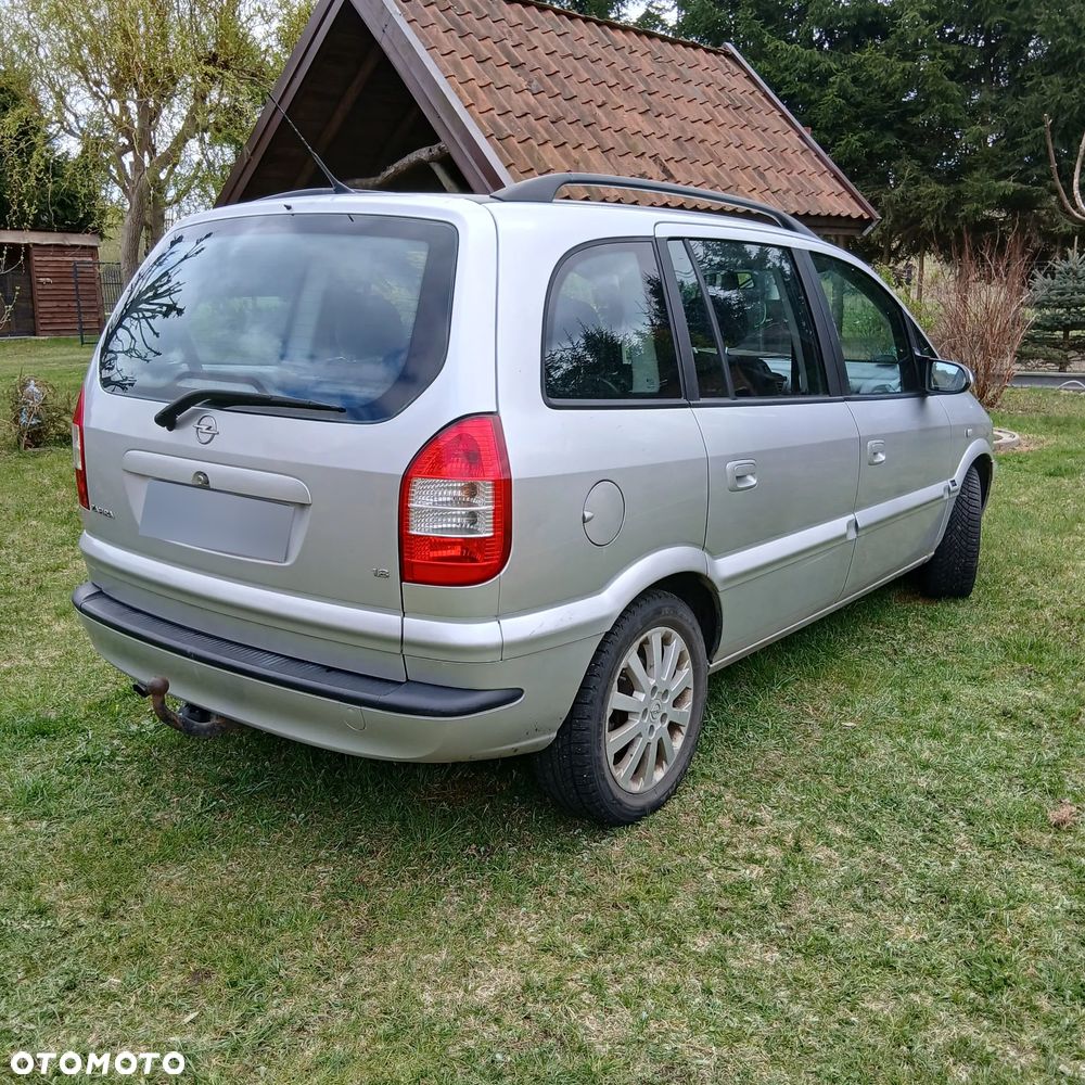 Opel Zafira 1.8 16V Elegance - 2