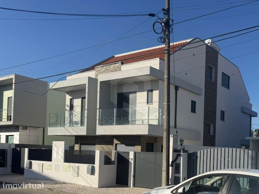 Moradia Geminada T3 com garagem na Quinta do Conde - Grande imagem: 2/10