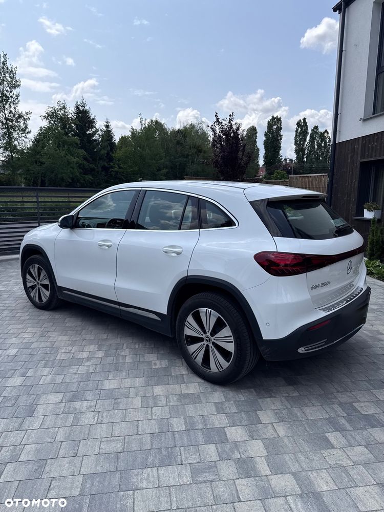 Mercedes-Benz EQA 250+ 70.5kWh Electric Art - 6