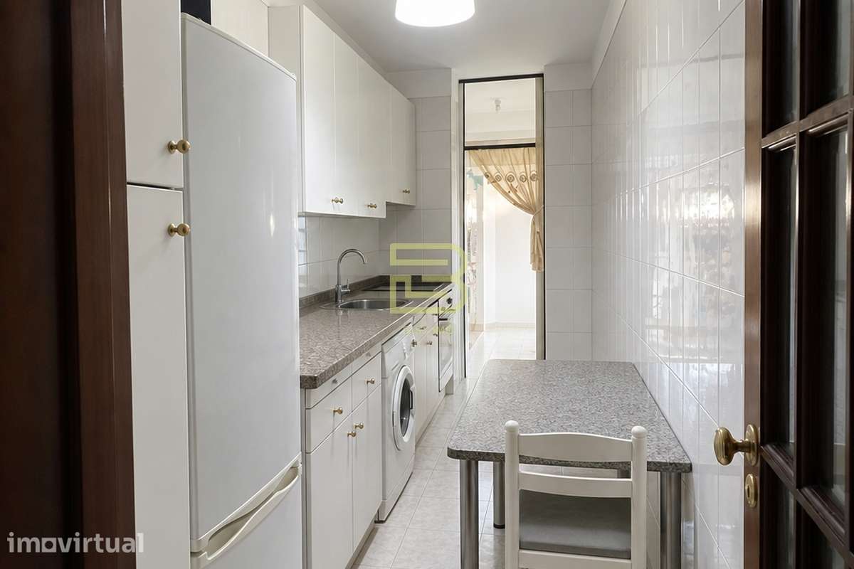 T1 com Garagem e Varanda junto ao Metro de Rio Tinto – Excelente Inves - Grande imagem: 2/7