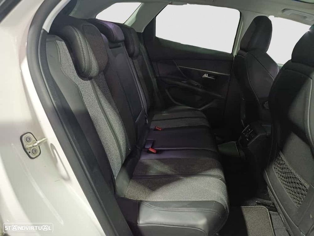 Peugeot 3008 1.2 PureTech Allure EAT8 - 18