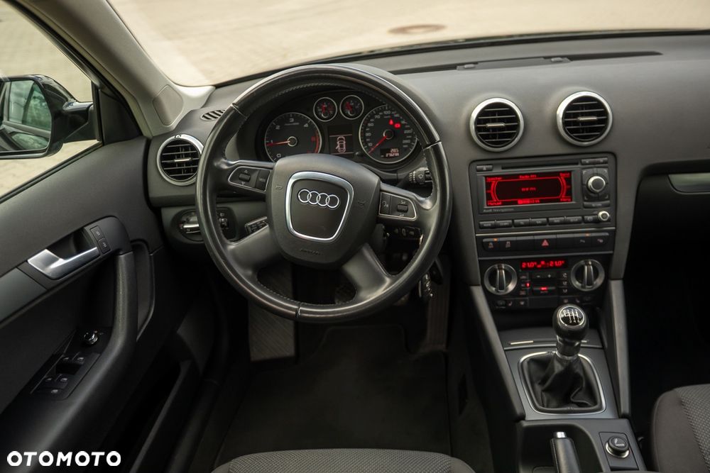 Audi A3 Sportback 2.0 TDI DPF Ambiente - 24