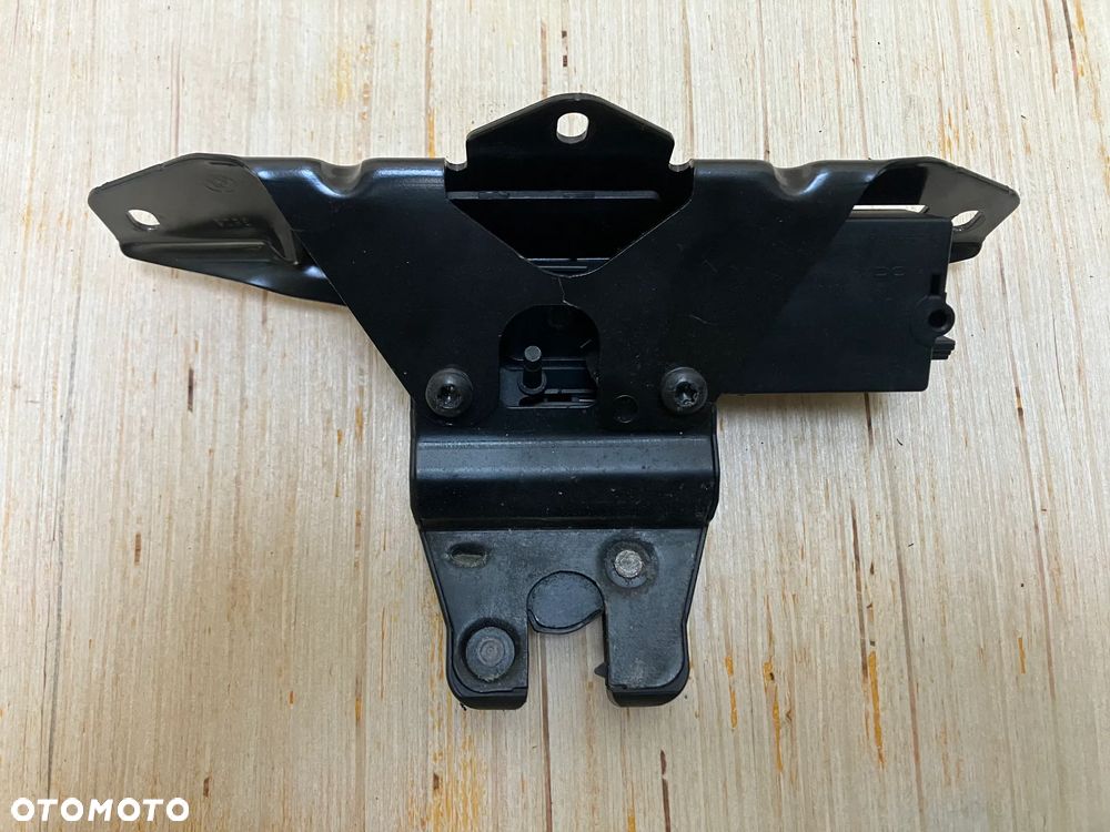 ZAMEK KLAPY BAGAŻNIKA BMW E61 E65 7014870