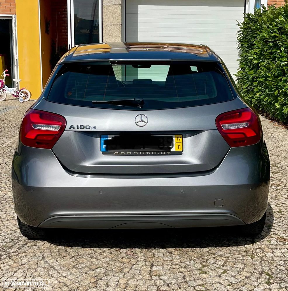 Mercedes-Benz 180 - 5