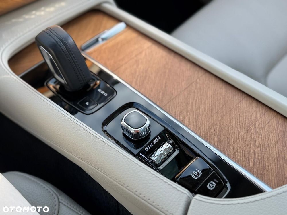 Volvo XC 90 B5 D AWD Plus Bright - 34