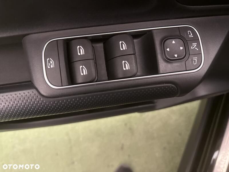Mercedes-Benz GLB 200 7G-DCT - 12