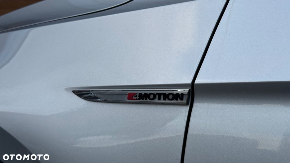 Volkswagen Passat 2.0 TDI SCR 4Mot DSG Highline - 25