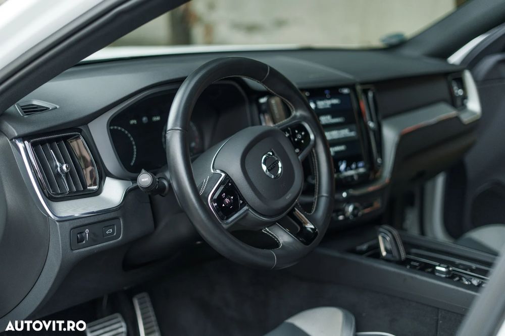 Volvo XC 60 B4 MHEV R-Design - 16