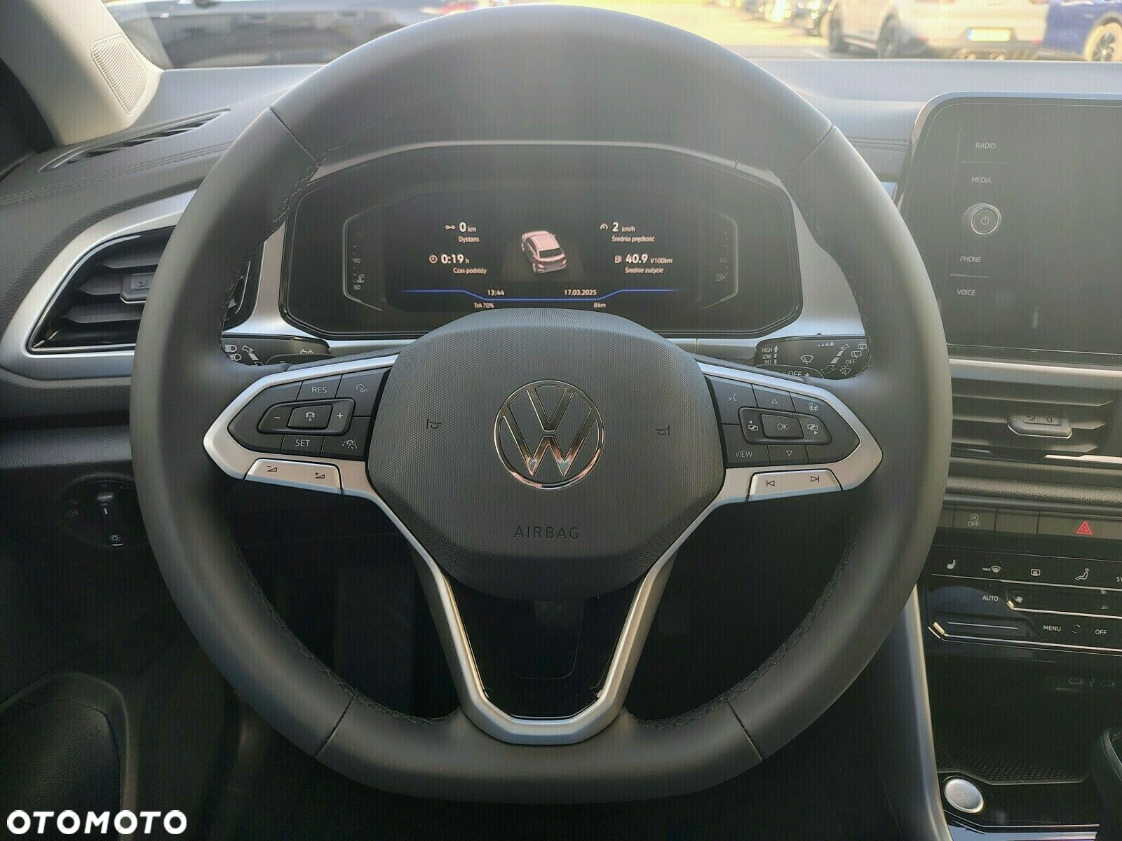 Volkswagen T-Roc - 11