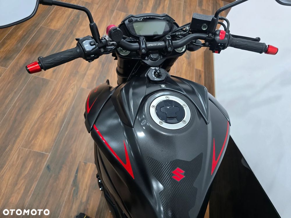 Suzuki GSX - 8