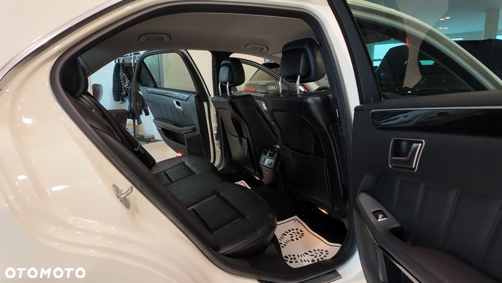 Mercedes-Benz Klasa E 350 CDI DPF BlueEFFICIENCY 7G-TRONIC Avantgarde - 33
