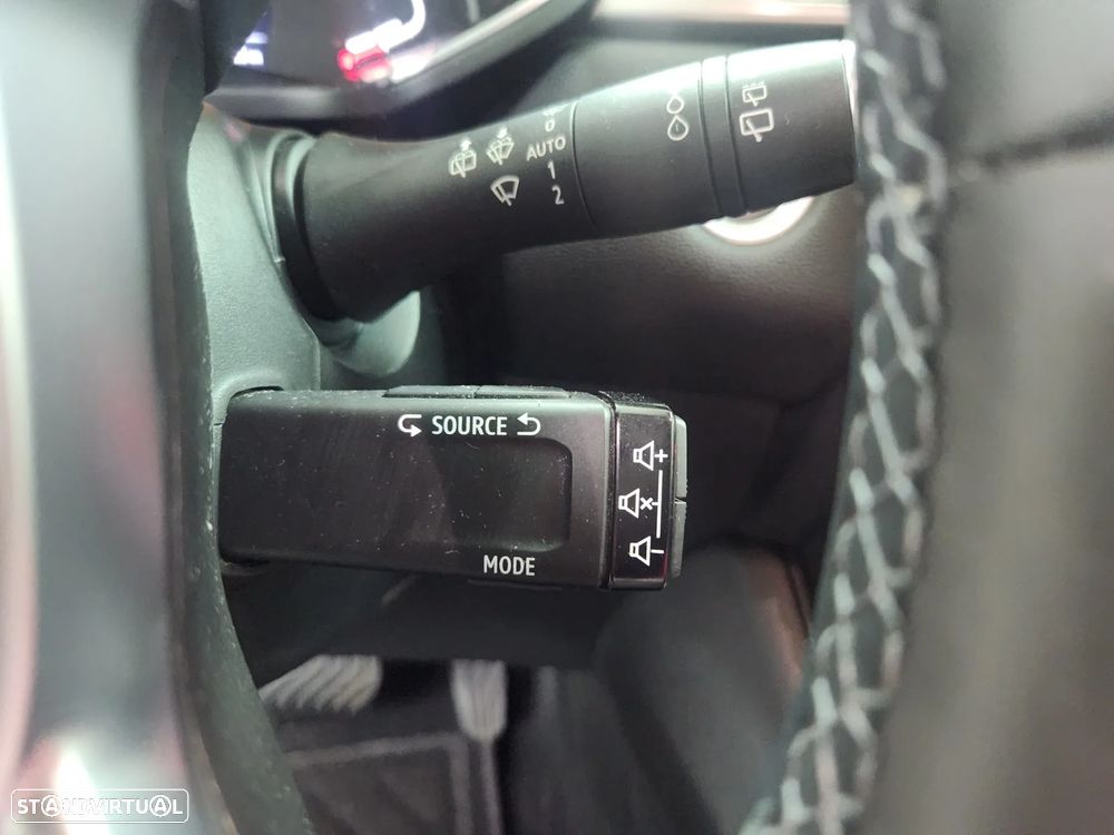 Renault Captur TCe 140 EDC GPF BUSINESS EDITION - 24