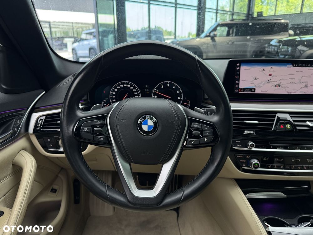 BMW Seria 5 530i xDrive M Sport sport - 18