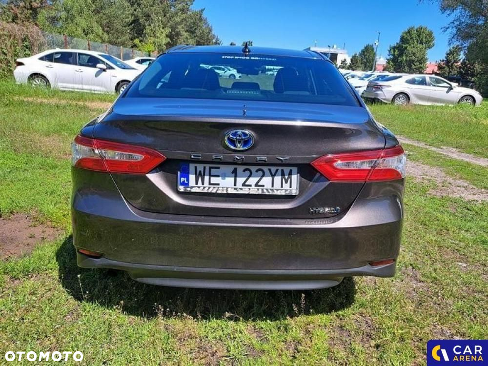 Toyota Camry - 4