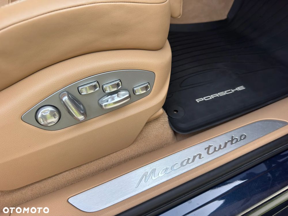 Porsche Macan Turbo PDK - 32