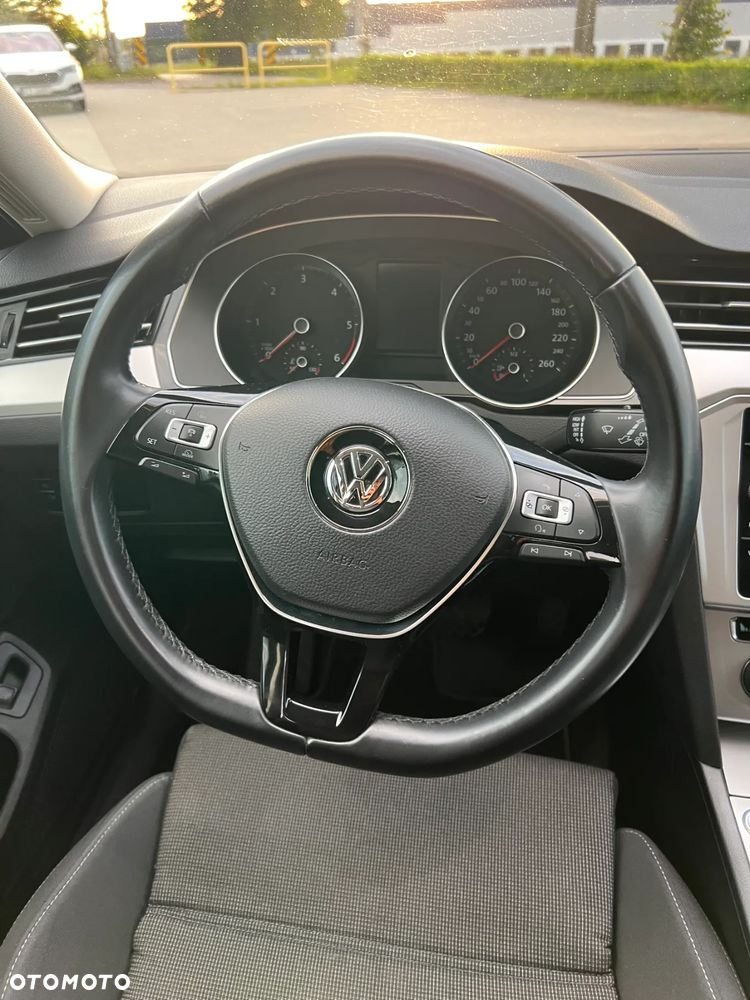Volkswagen Passat Variant 1.6 TDI SCR DSG Trendline - 10