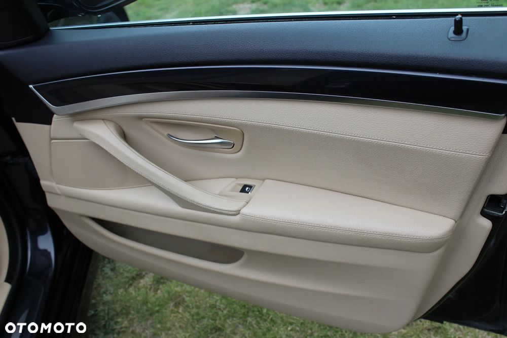 BMW Seria 5 520d Sport Line - 23