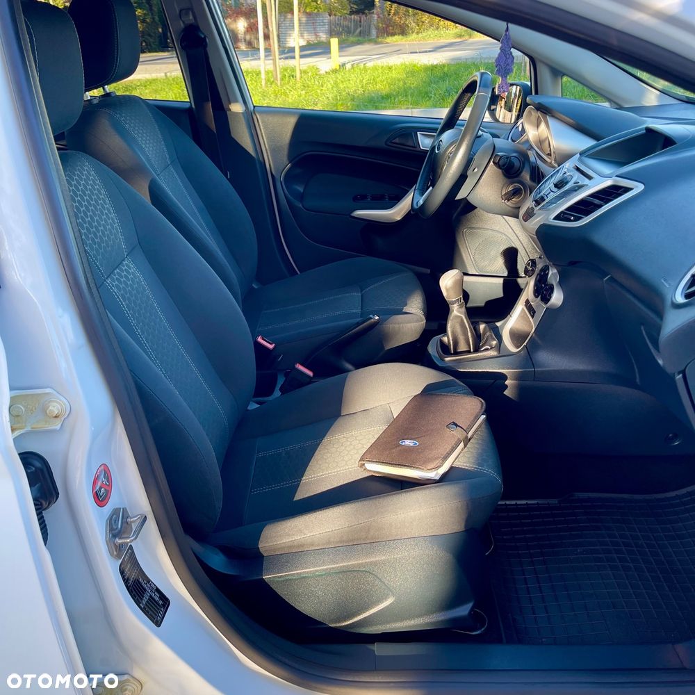Ford Fiesta - 32