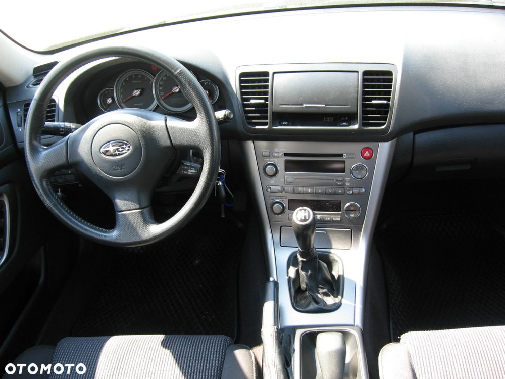 Subaru Outback 2.5i MT - 6