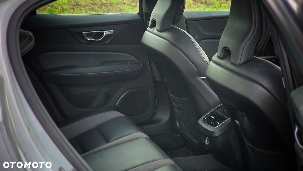 Volvo S60 T5 R-Design - 17