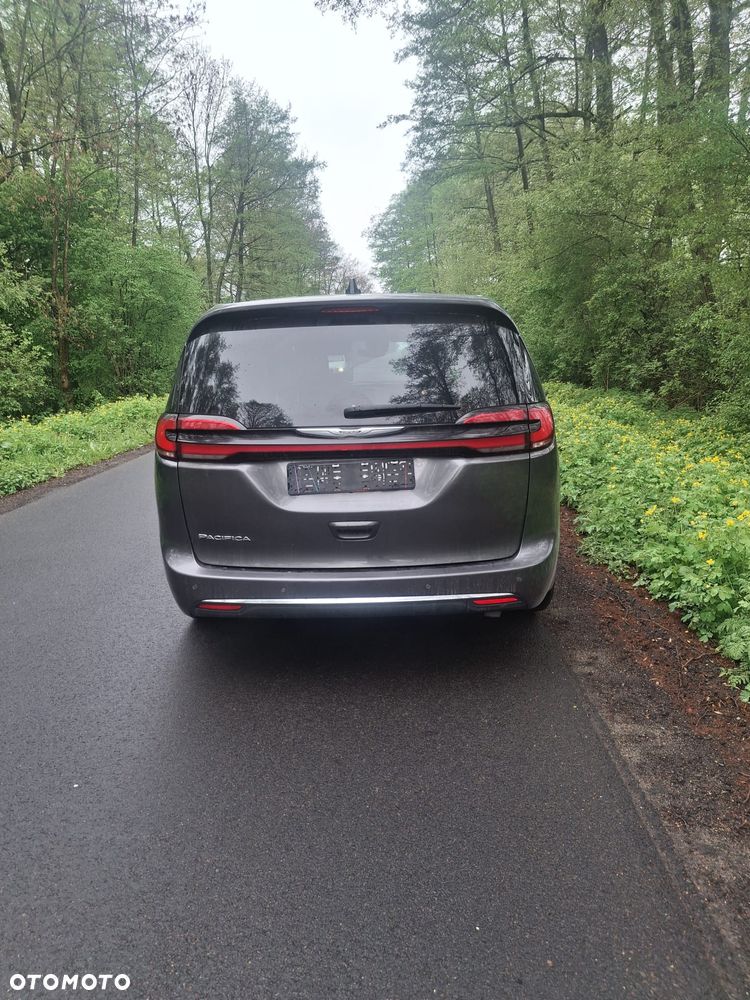 Chrysler Pacifica - 4