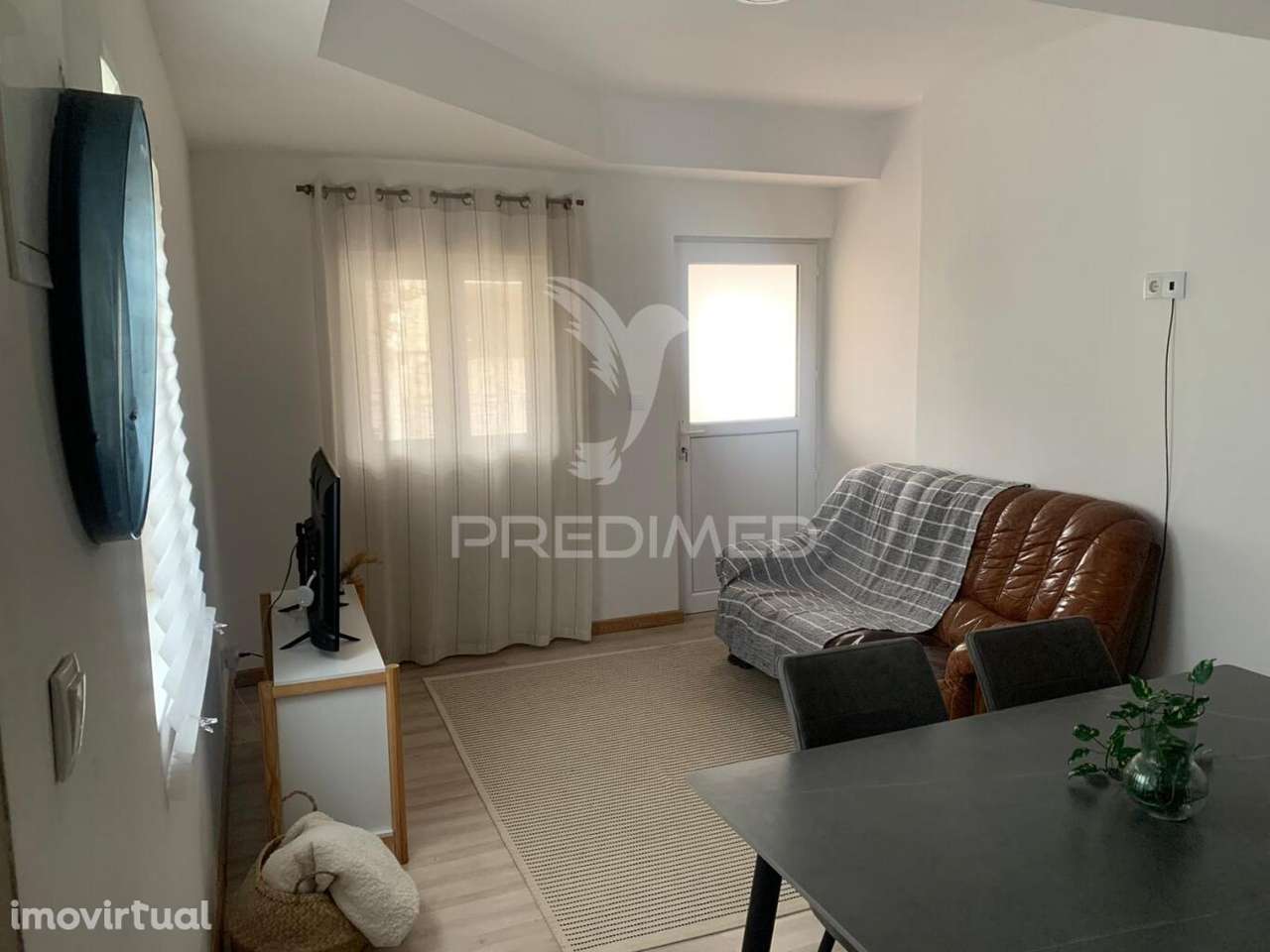 MORADIA COM 6 APARTAMENTOS INDEPENDENTES - Grande imagem: 2/6