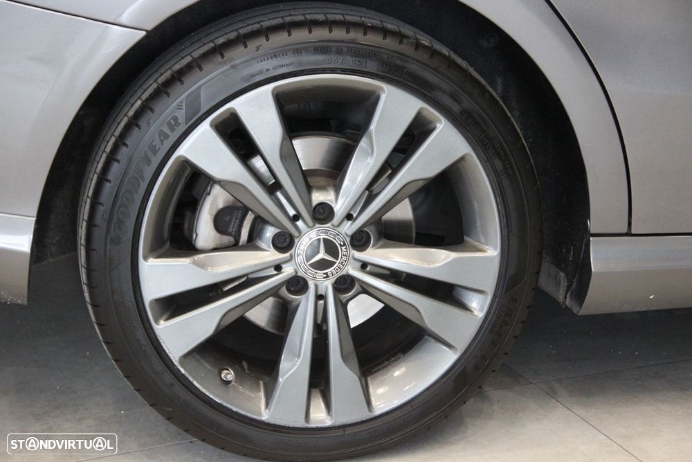Mercedes-Benz CLA 200 d Shooting Brake Urban Aut. - 4