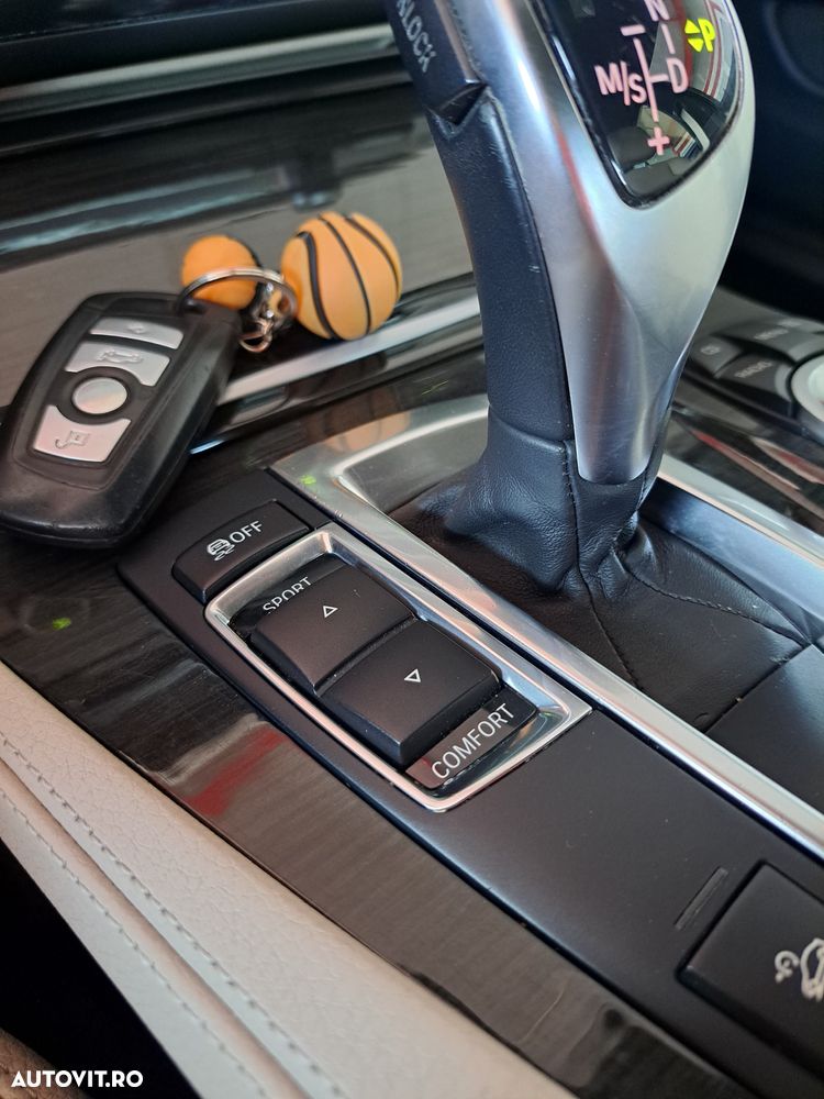 BMW Seria 5 525d xDrive Sport-Aut. - 31