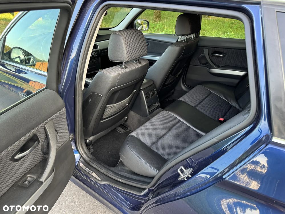 BMW Seria 3 325d - 14