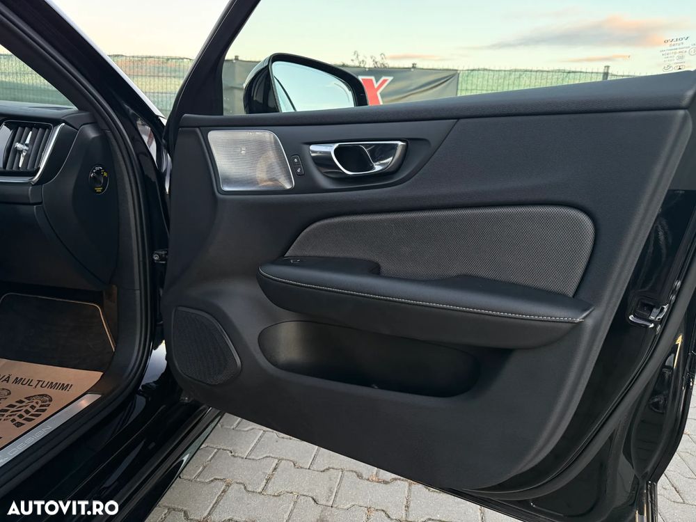Volvo S60 T8 Recharge AWD Geartronic RDesign - 31