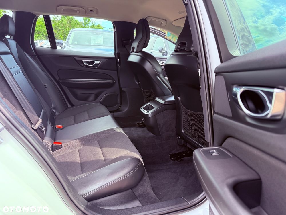 Volvo V60 D3 Geartronic Momentum Pro - 30